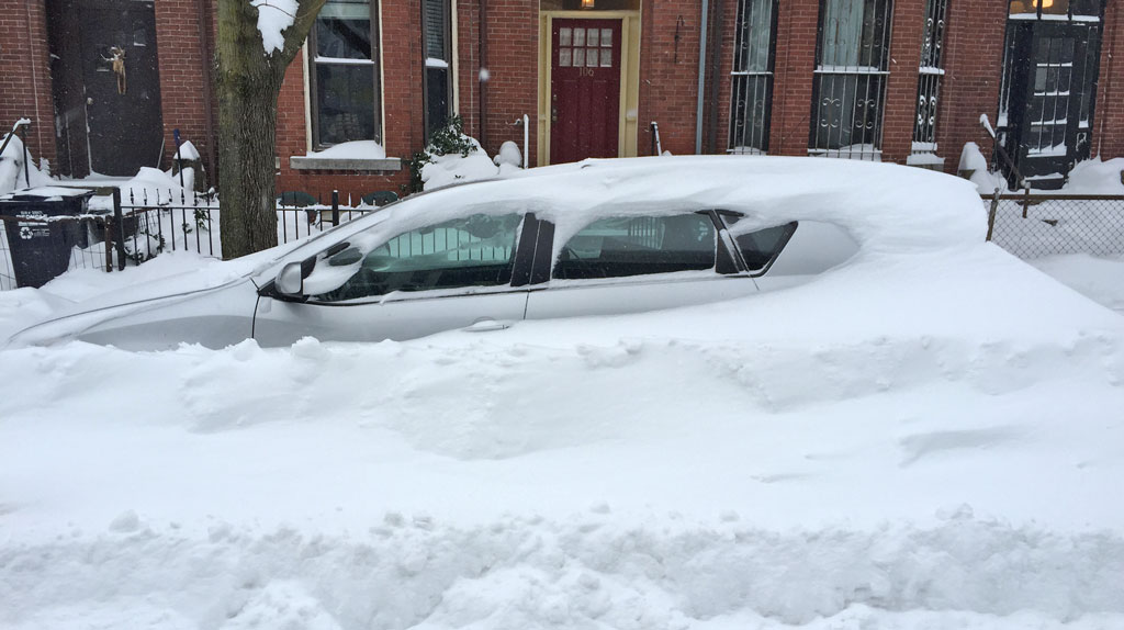 snowed-in-car